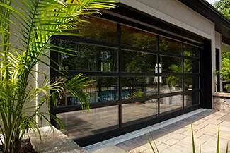 California, 18' x 8', profilé d’aluminium Noir, verre Clair