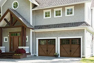 Princeton P-23, 8' x 7', Portes et moulures Noyer chocolaté Faux bois, fenêtres Panoramique 8 carreaux avec verre Clair avec verre Clair