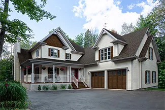 Princeton P-31, 9' x 8', portes et moulures Noyer chocolaté Faux bois, fenêtres Panoramique 4 carreaux avec verre Clair