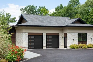 Standard+ Moderno 2 lignes, 9' x 8', Noir, fenestration Harmonie gauche avec verre Zen noyer / Agencement : porte d'entrée Novatech avec verre Zen