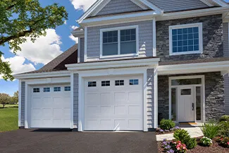 Vantage Shaker-Plat Court, 9' x 8', Blanc doux, fenêtres avec Appliques Stockton