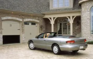 entrée avec porte de garage