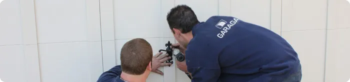 Les gens derrière nos portes de garage