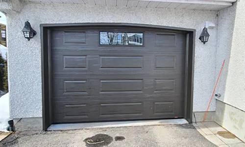 Maison avec porte de garage Classique MIX, 10' 1'' x 7, Brun commercial, fenêtre Clair
