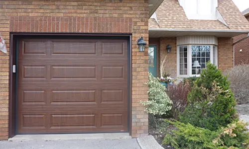 Maison en brique brune avec porte de garage Classique MIX, 8' x 7', Noyer américain Faux bois